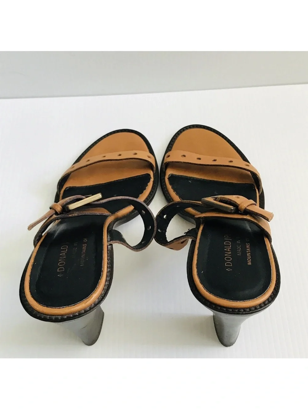 Donald J Pliner Tan Naomy Mule Heels Size 8.5 Buckle Leather Slip On Shoes